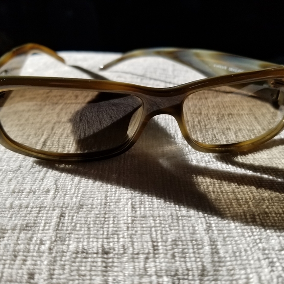 Burberry,  beautiful sunglasses - Picture 4 of 9